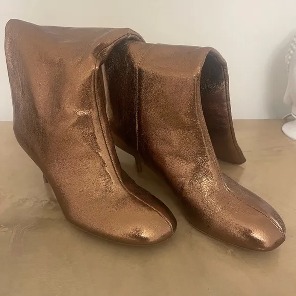 Zara Brown Heeled Boots with Sleek Silhouette