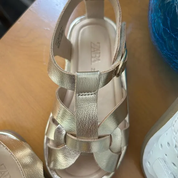 Zara Gold and White Footmates Sandals with Strappy Design Size 8 Toddler