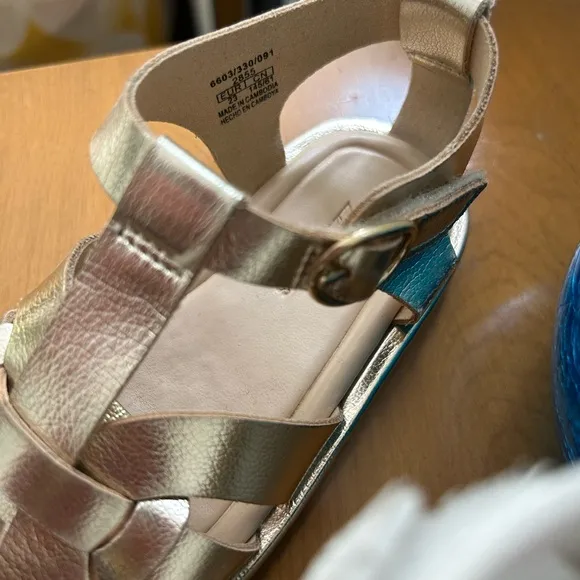 Zara Gold and White Footmates Sandals with Strappy Design Size 8 Toddler